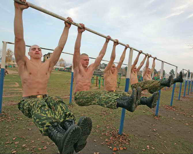 Тренировки на турнике: игры с друзьями