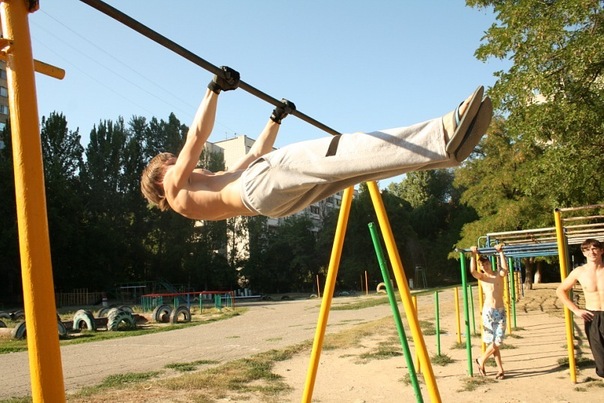 Передний вис на турнике
